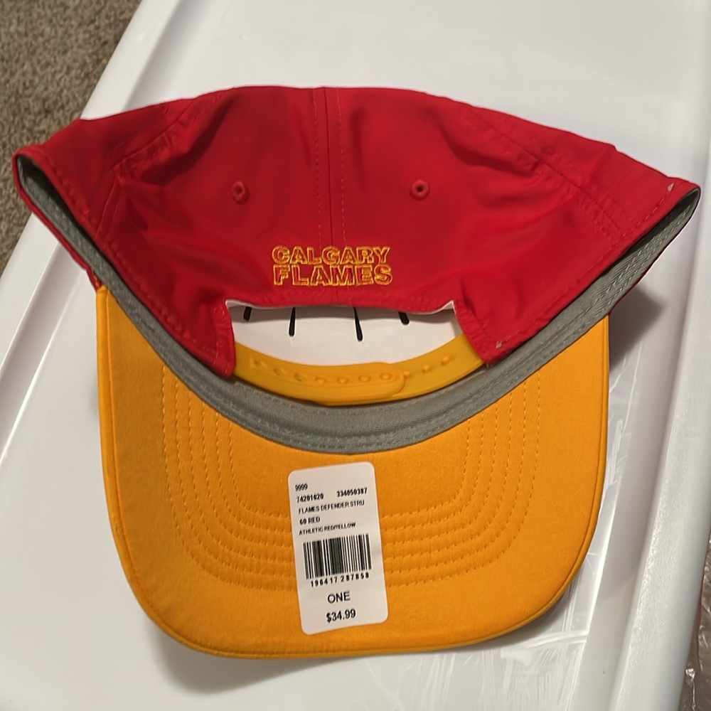 Calgary Flames Fanatics Defender Struct Cap - Picture 2 of 8